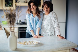 two-women-in-the-kitchen-3893730
